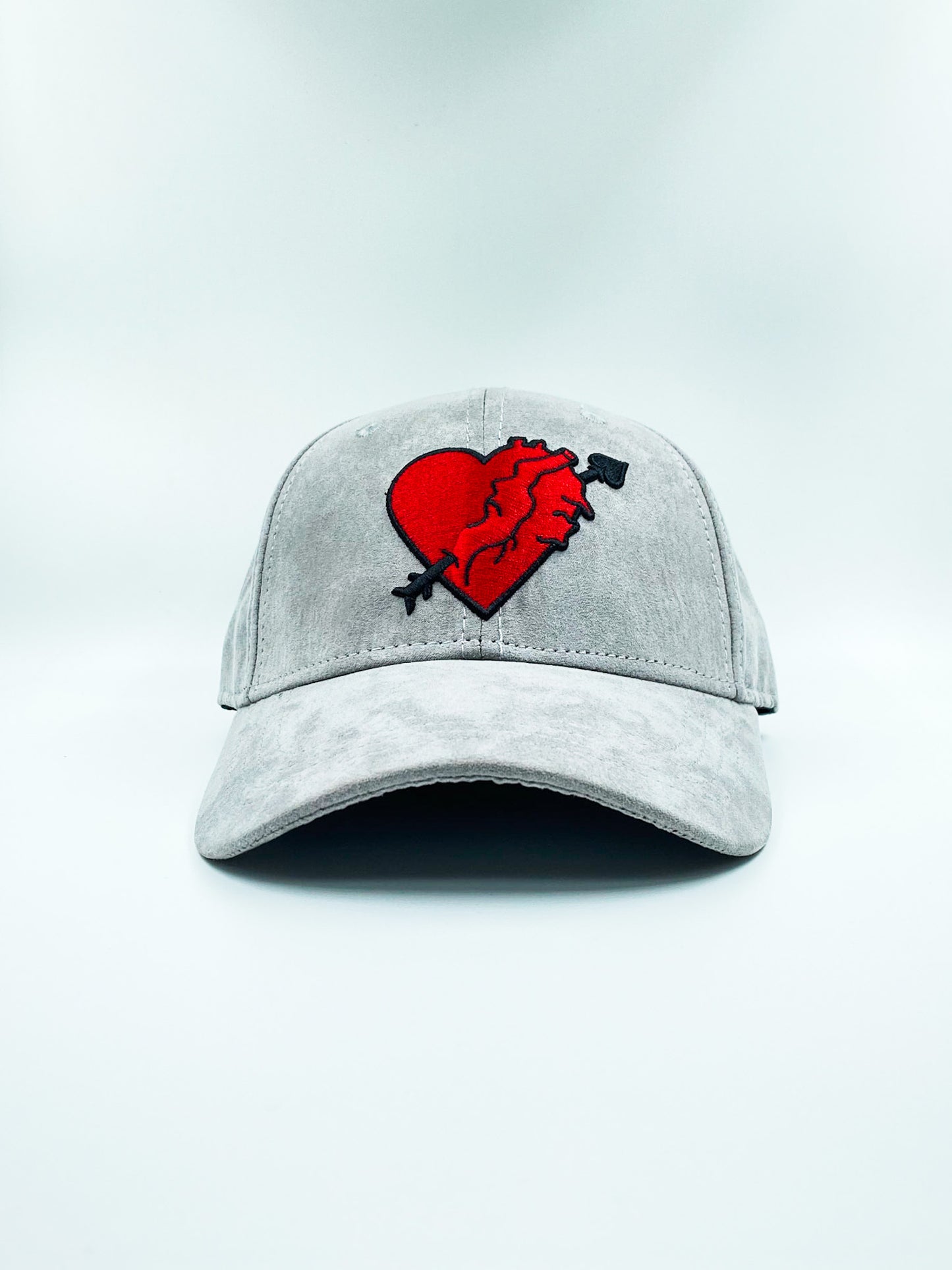 Casquette coeur piqué grey red heart - TRNDY and Chic
