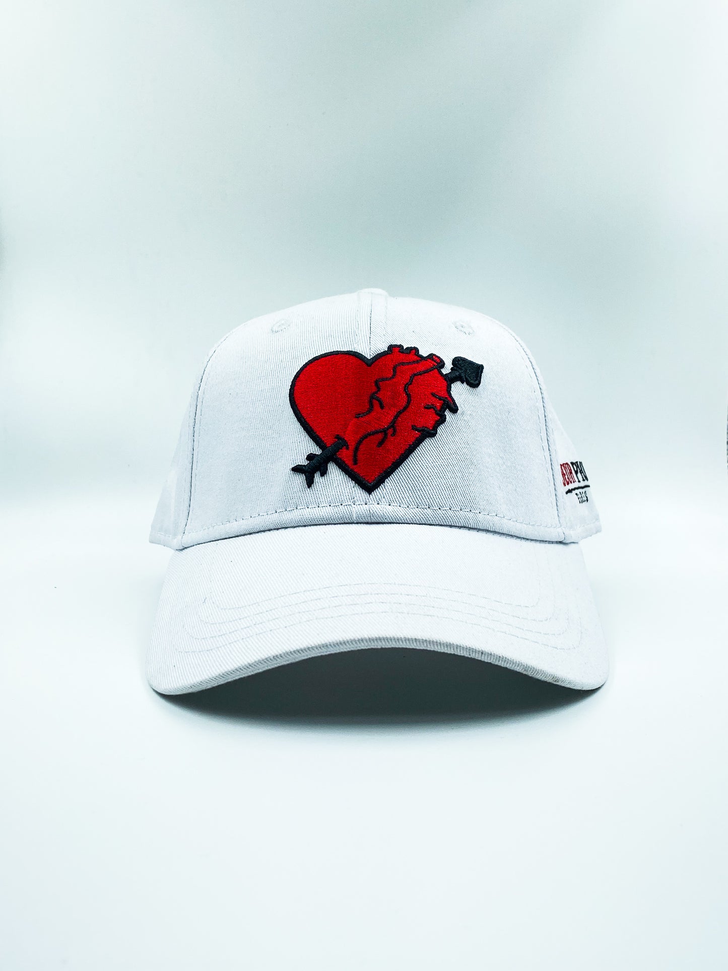 Casquette coeur piqué white red heart - TRNDY and Chic