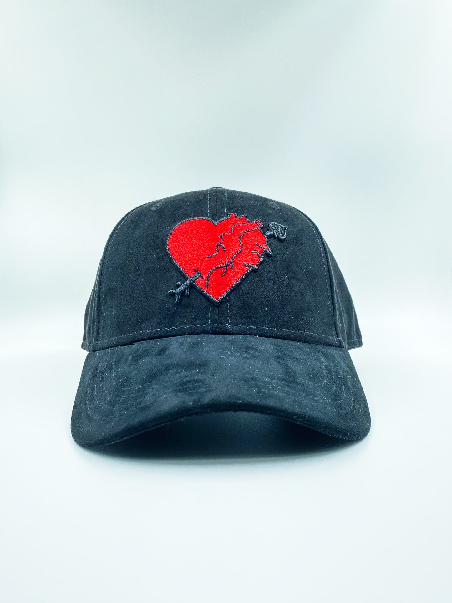 Casquette coeur piqué black red heart - TRNDY and Chic